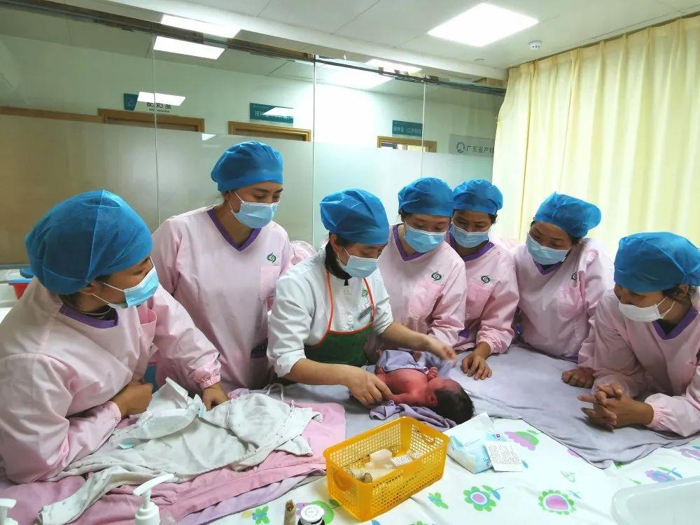 瓮安县妇婴监护型护送